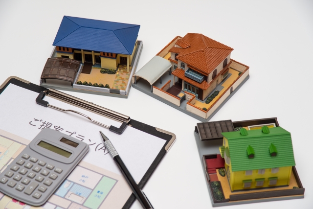 屋根修理は何年目でするのが最適?費用相場も解説 | お役立ち情報